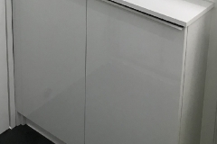 Side cabinet