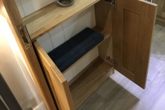 Side cabinet