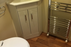 debf 5 bathroom 1