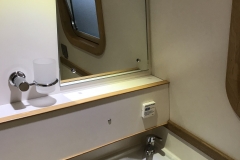 deb 5 bathroom 2