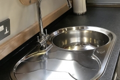 Round stainless steel sink & drainer