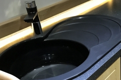 Round black sink & drainer