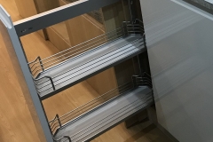 Pull-out shelving