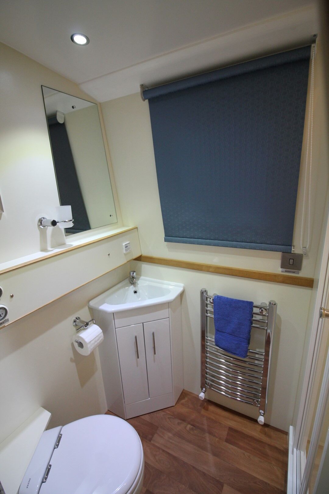 lo 5 bathroom 1
