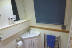 lo 5 bathroom 1